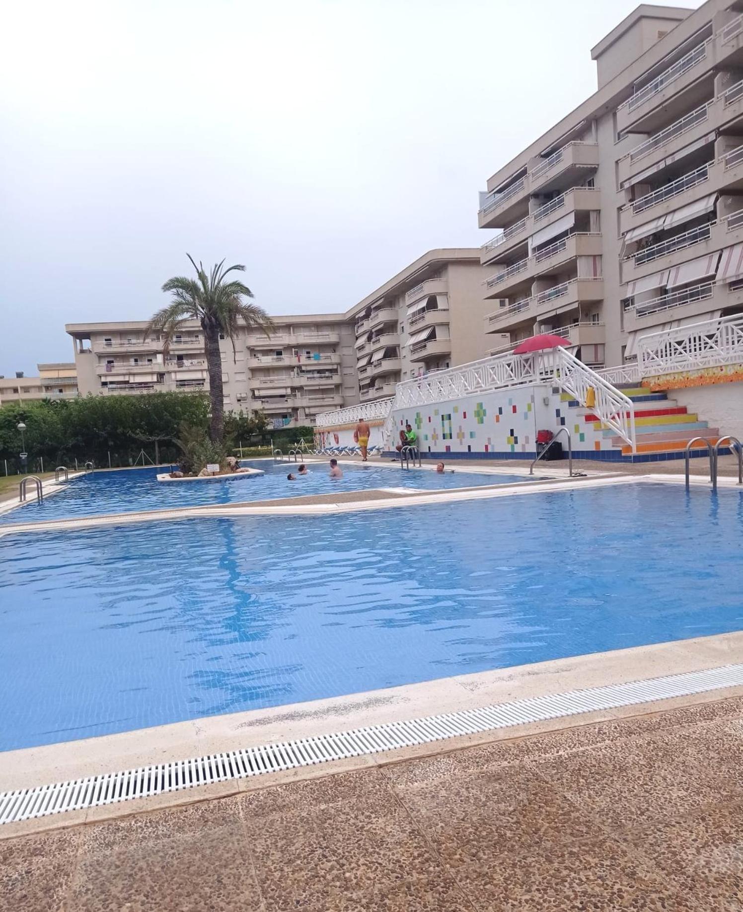 Pina Beach Holidays La Pineda Bagian luar foto